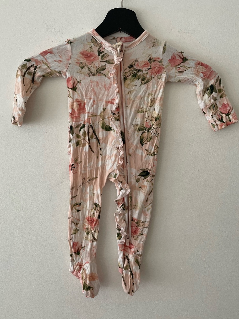 Posh Peanut Rose Print Ruffle Butt Footie Pajamas Size 0-3M